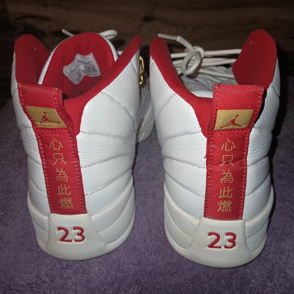 Men's Air Jordan - Picture 2 of 4